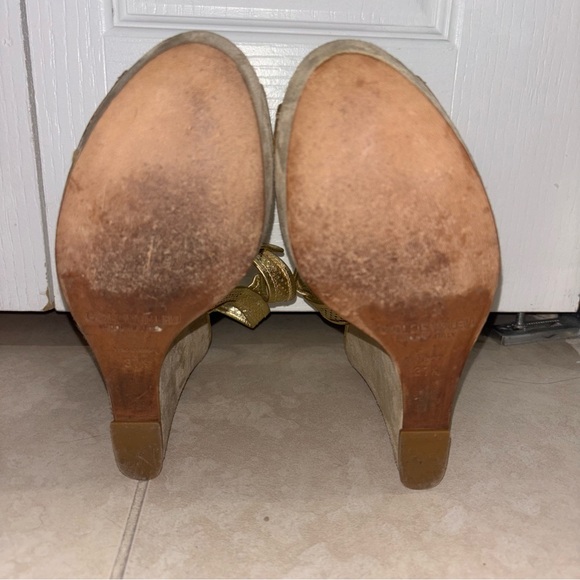 Goldenbleu Perforated Gold Mesh Platform Sandals - Picture 4 of 9